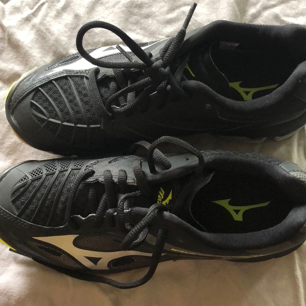 Mizuno Wave Lightening Volleyball shoes
